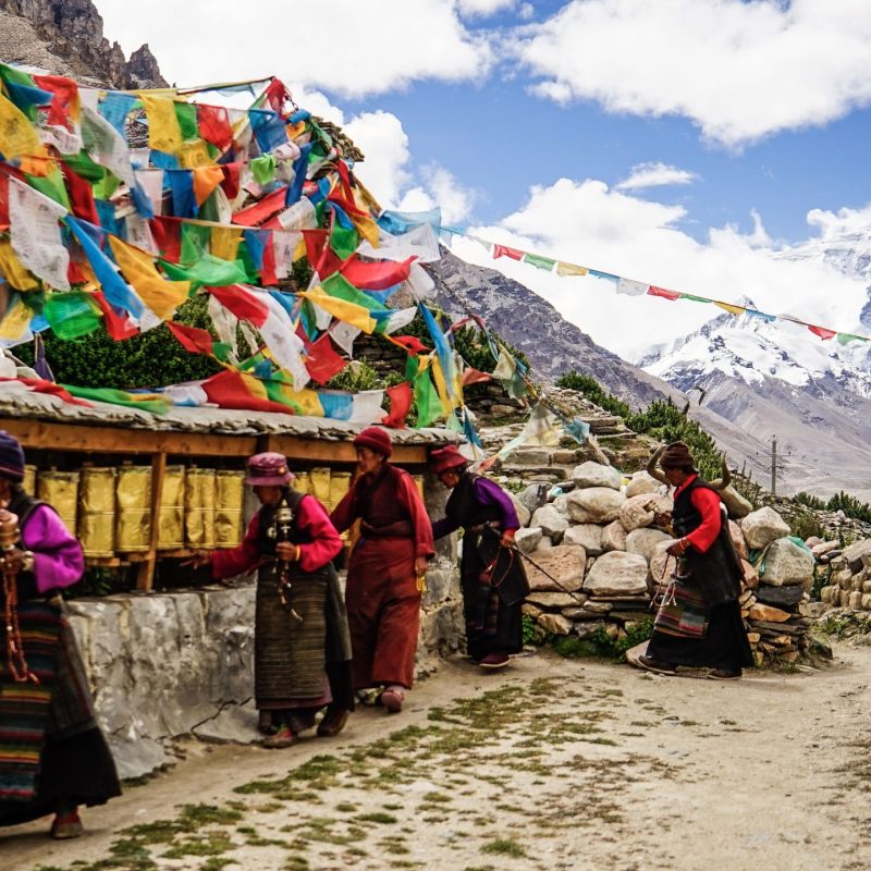 Tibet_mountains_monks-scaled